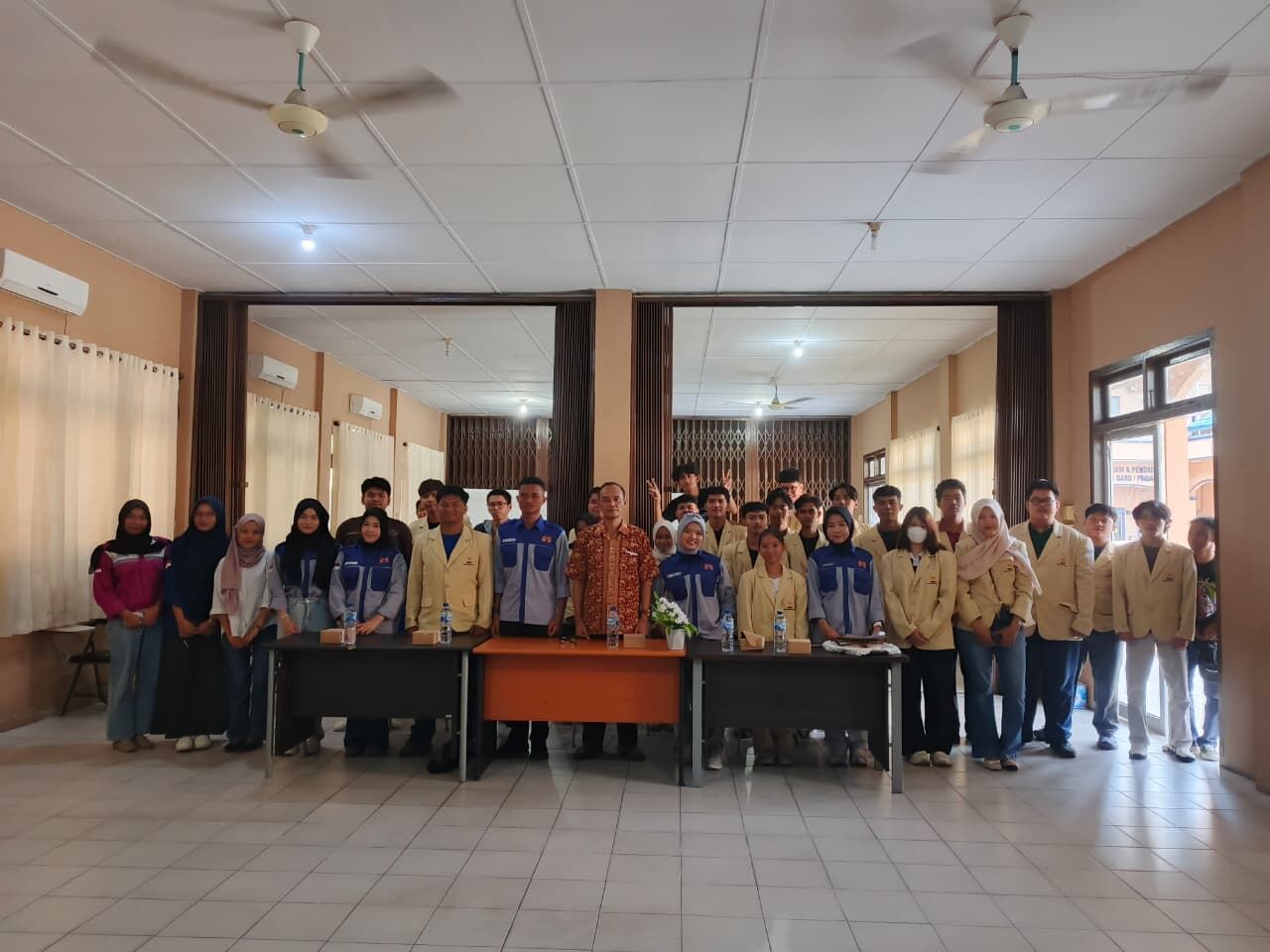 Wakil Rektor III Universitas Pertiba Lantik Pengurus HIMARES Periode 2026/2027